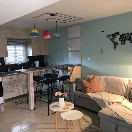 Orfeas Apartamento Néa Péramos